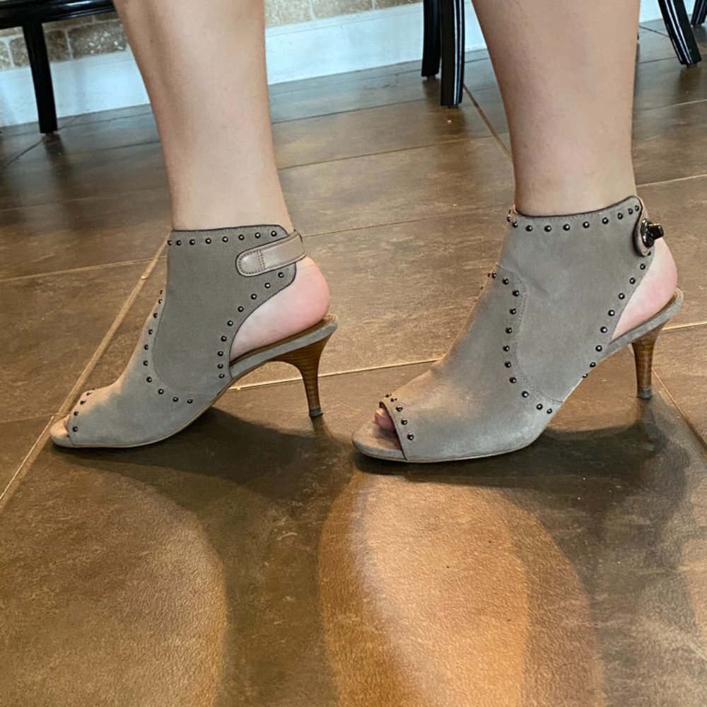 Coach shoes. Tan Suede Pumps. Size 7.